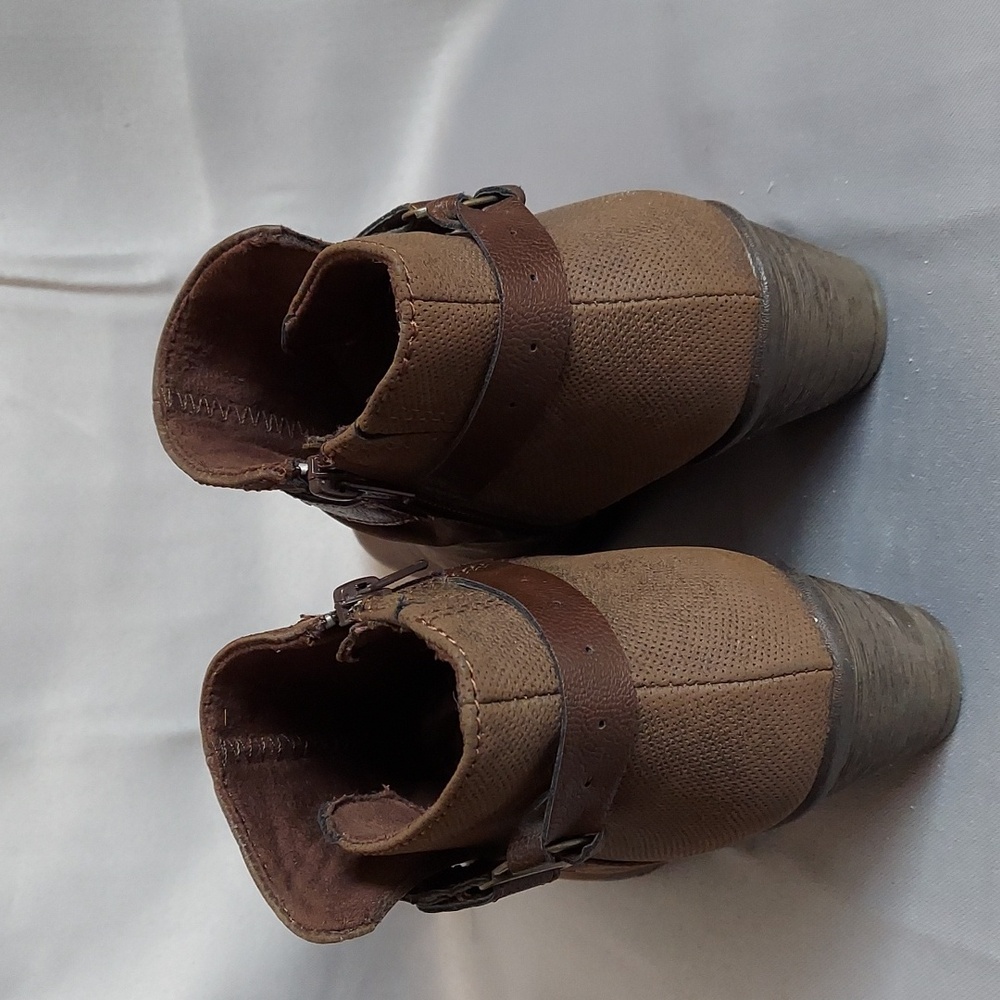 Earth Origins "Meryl" Shoes, Size 8.5, Brown Leather Booties, Stacked Wood Heels - Picture 7 of 12